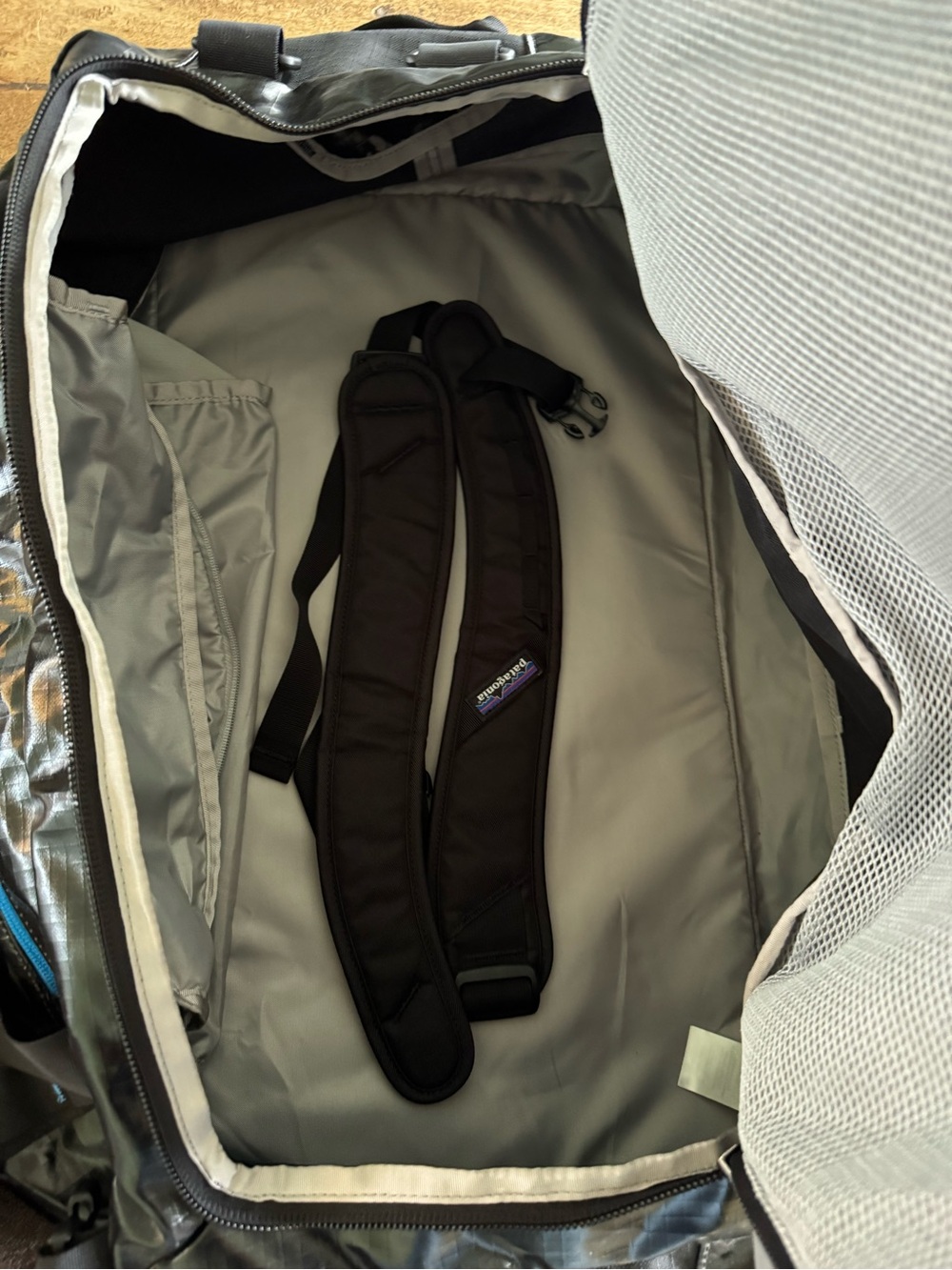 Patagonia Blackhole Duffel Trout Edition 55L - Picture 8 of 8
